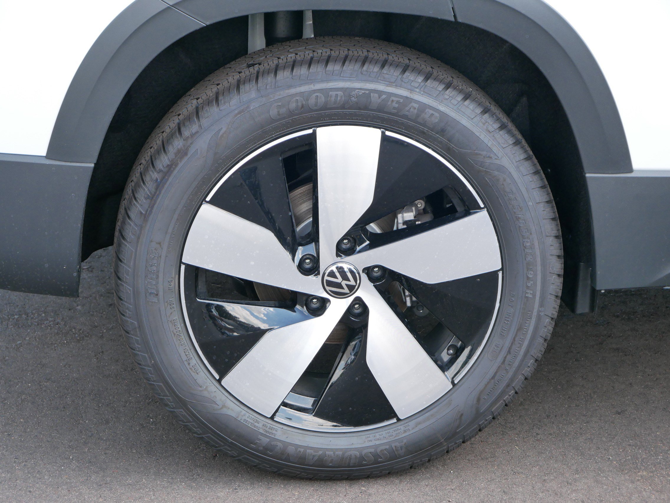 New 2025 Volkswagen Taos S image 5
