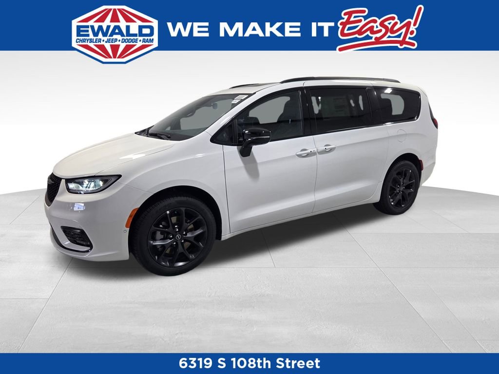 New 2026 Chrysler Pacifica Limited w/ S Appearance Package image 18