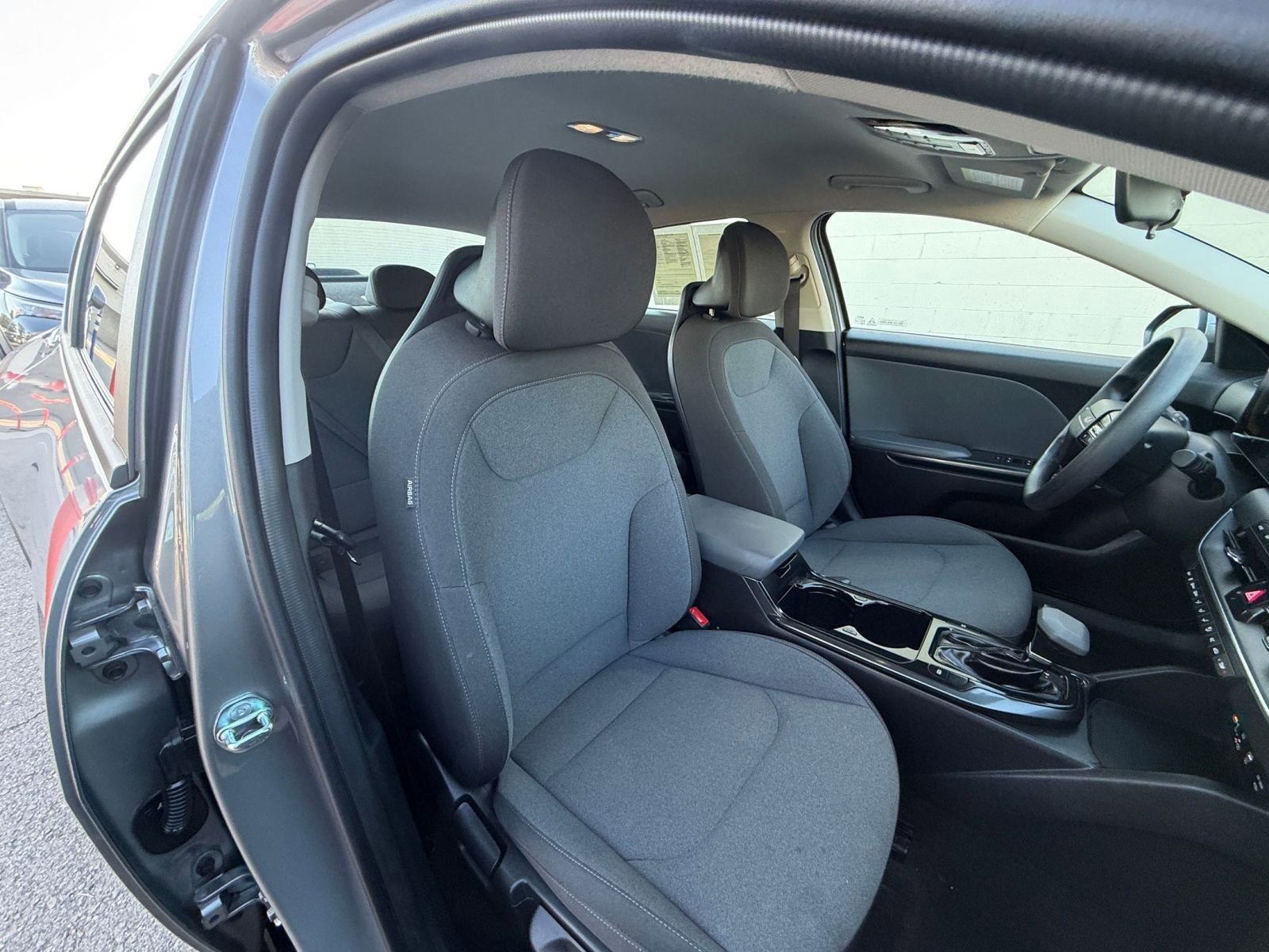 Used 2025 Kia K4 FWD image 36
