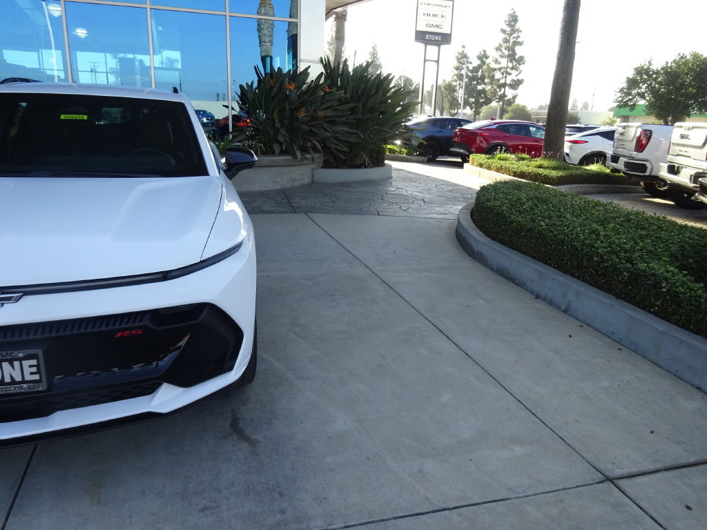 Certified 2024 Chevrolet Equinox EV RS FWD image 32