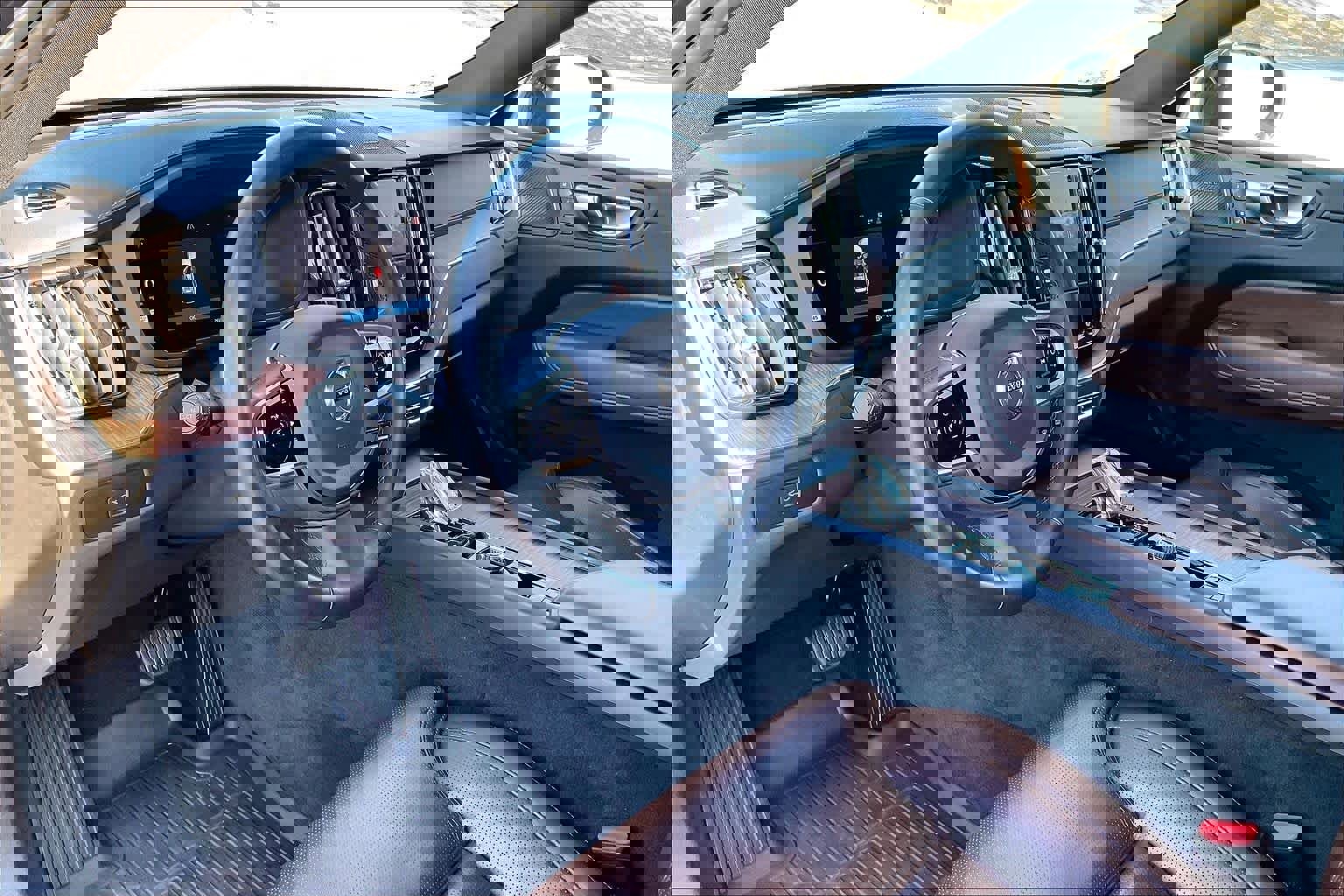 Used 2023 Volvo XC60 B5 Ultimate image 17