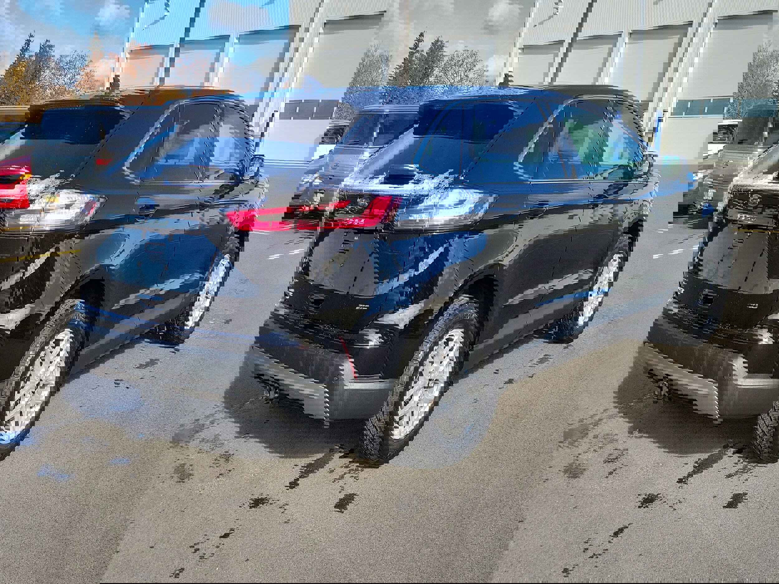 Used 2024 Ford Edge SEL w/ Convenience Package image 4