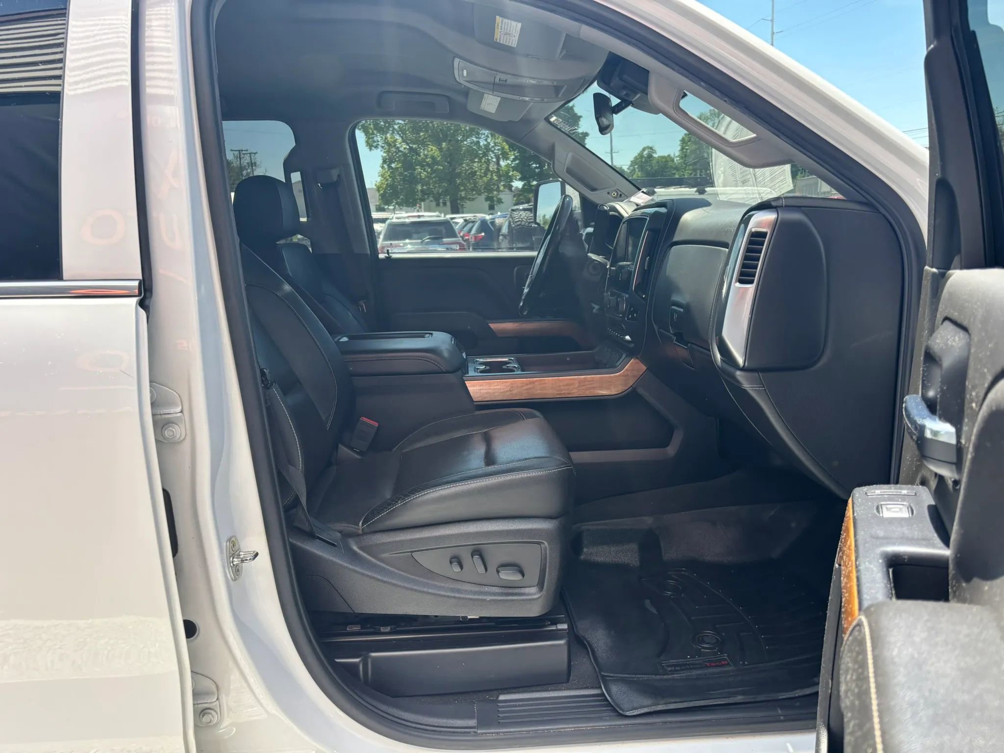 Used 2019 Chevrolet Silverado 2500 LTZ w/ Duramax Plus Package AWD/4WD image 19