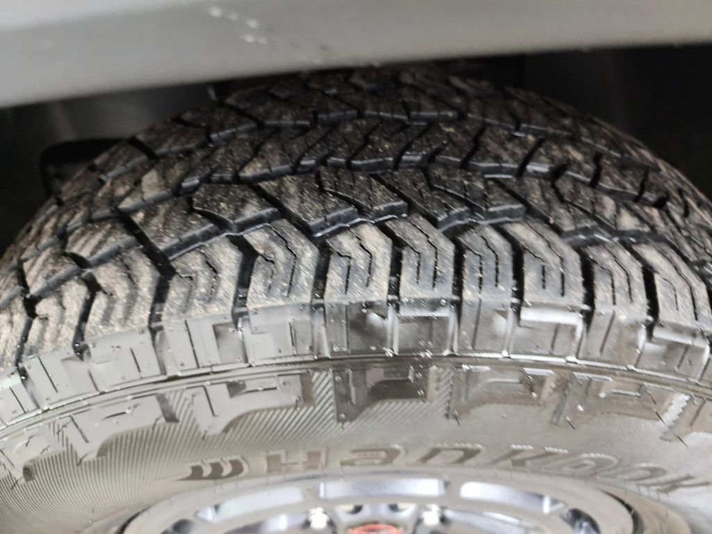 Used 2025 Nissan Frontier PRO-4X w/ Pro Convenience Package image 36