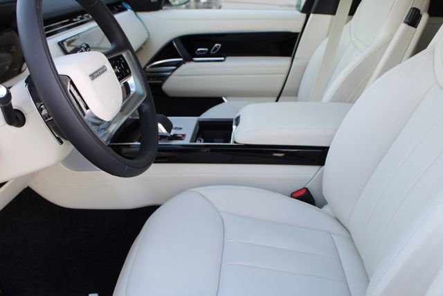 New 2026 Land Rover Range Rover Long Wheelbase SE image 18