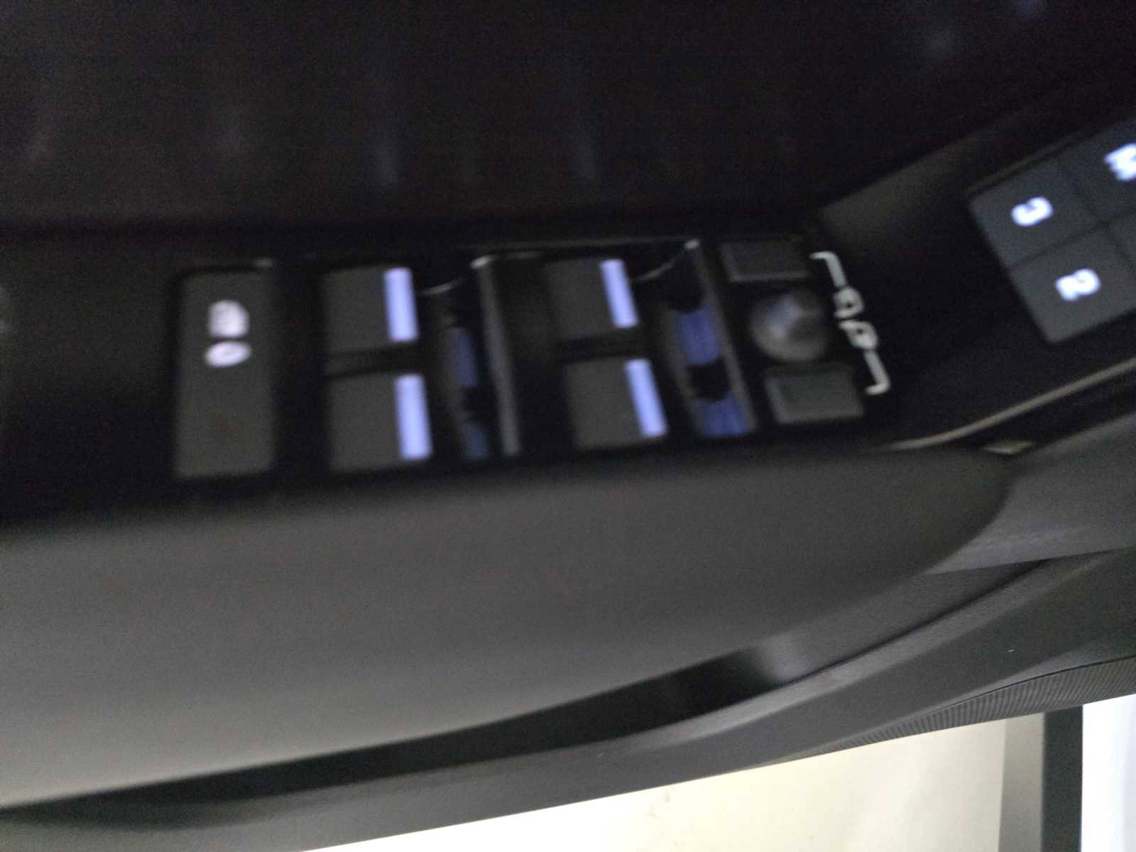 New 2026 Land Rover Range Rover Velar Dynamic SE image 22