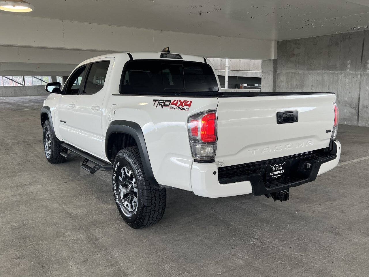Used 2021 Toyota Tacoma TRD Off-Road w/ Technology Package AWD/4WD image 15