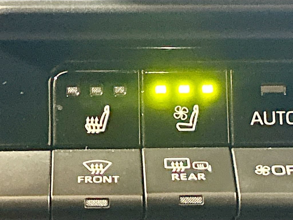 Used 2025 Toyota Crown AWD/4WD image 18