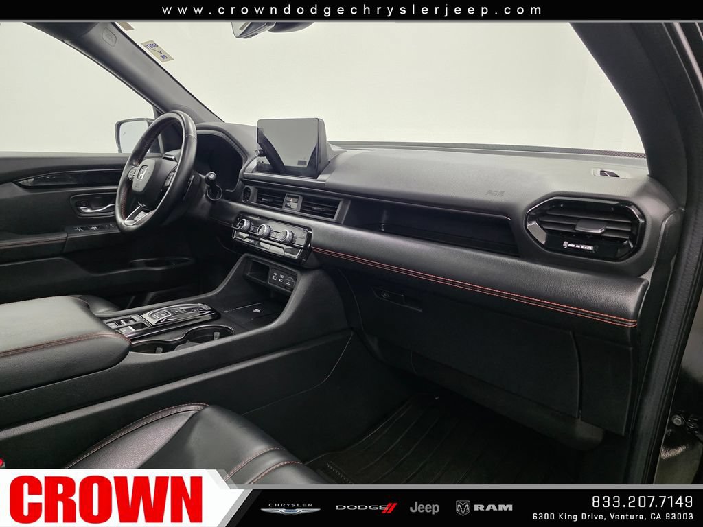 Used 2025 Honda Pilot TrailSport image 12