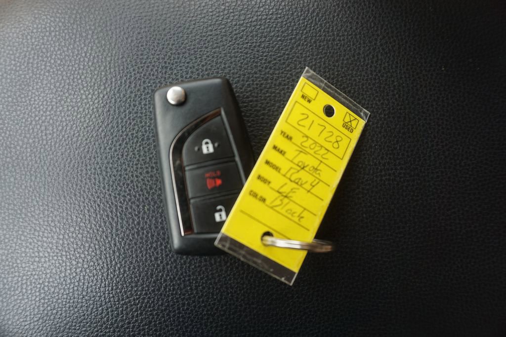 Used 2022 Toyota RAV4 LE AWD/4WD image 27