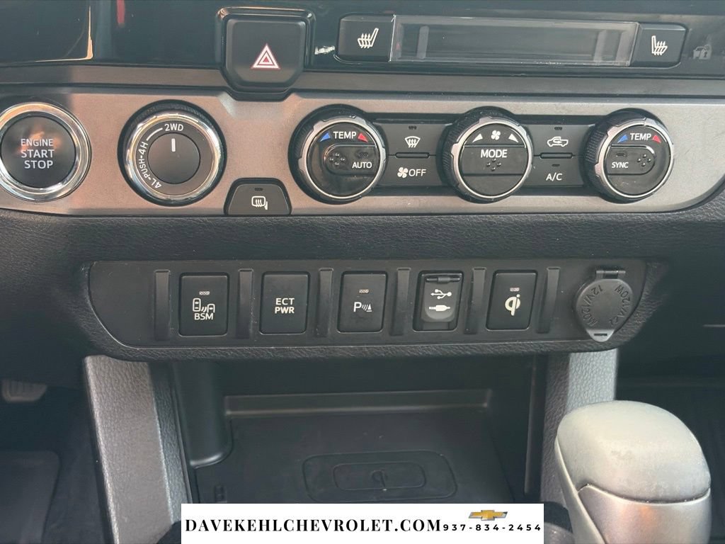 Used 2016 Toyota Tacoma TRD Sport AWD/4WD image 16