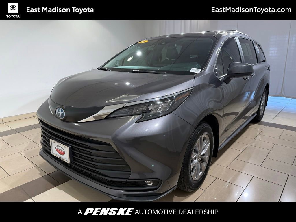 Used 2025 Toyota Sienna XLE w/ XLE Plus Package FWD image 1