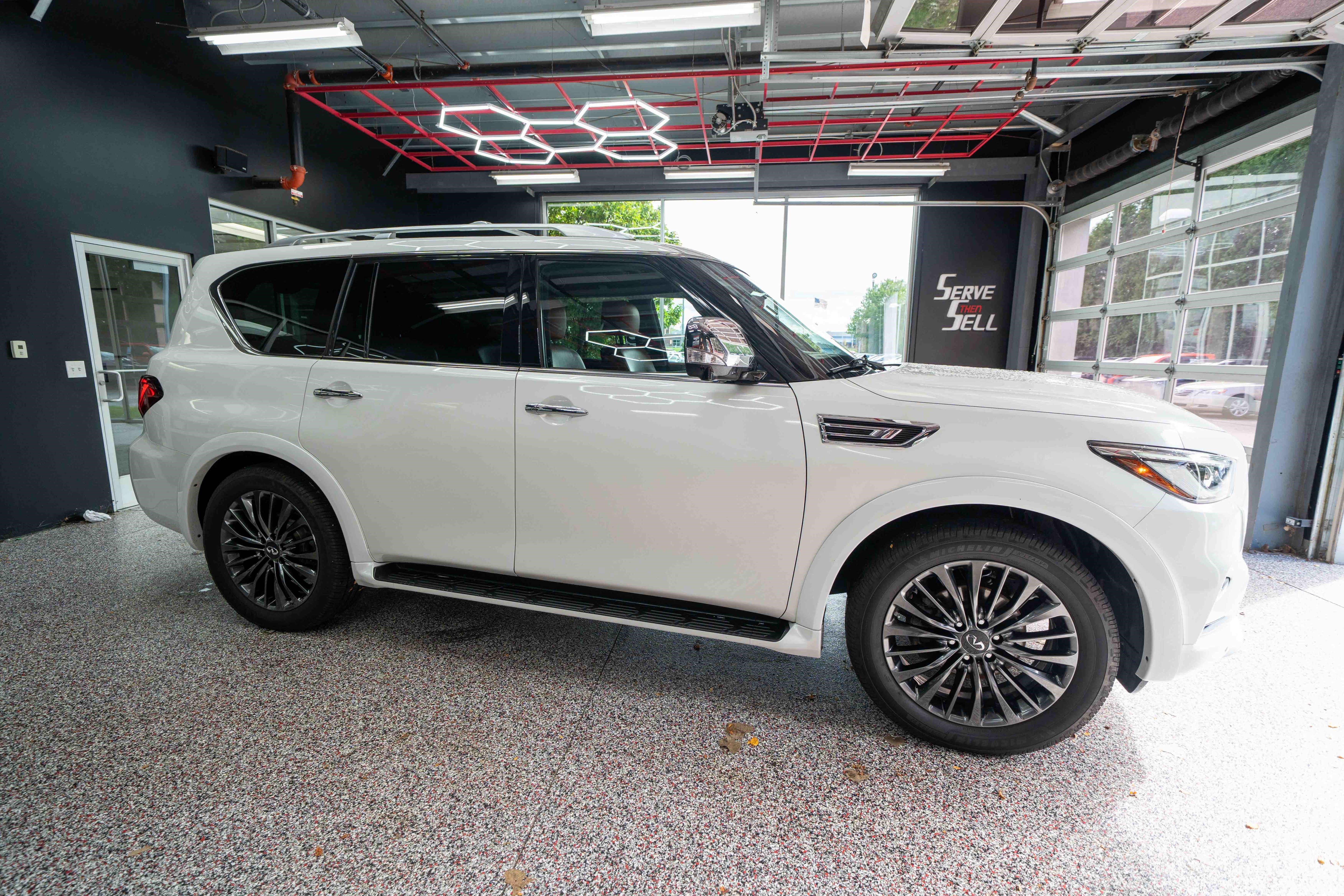 Used 2022 INFINITI QX80 Sensory w/ All-Season Package AWD/4WD image 5