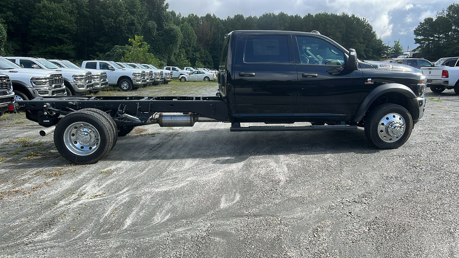 New 2025 RAM 5500 Tradesman w/ Safety Group AWD/4WD image 7