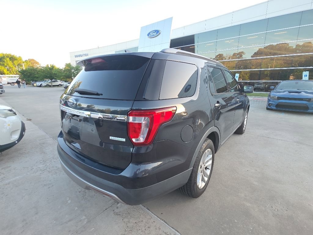 Used 2017 Ford Explorer XLT FWD image 5