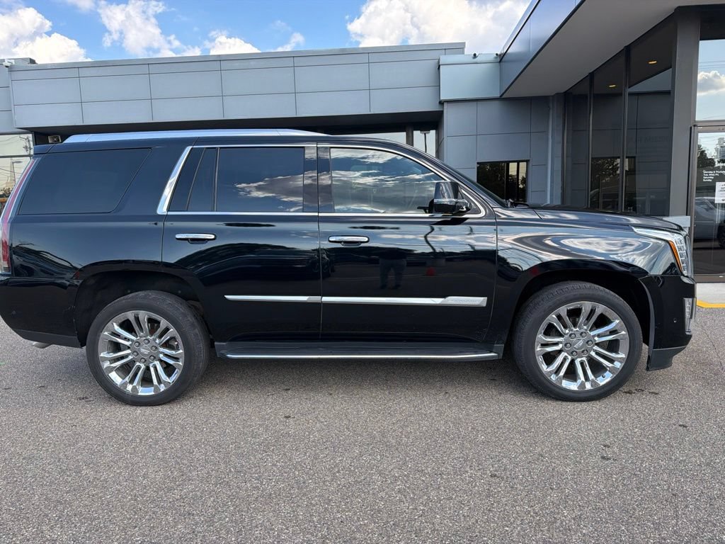 Used 2020 Cadillac Escalade Premium Luxury w/ LPO, Radiant Package AWD/4WD image 5