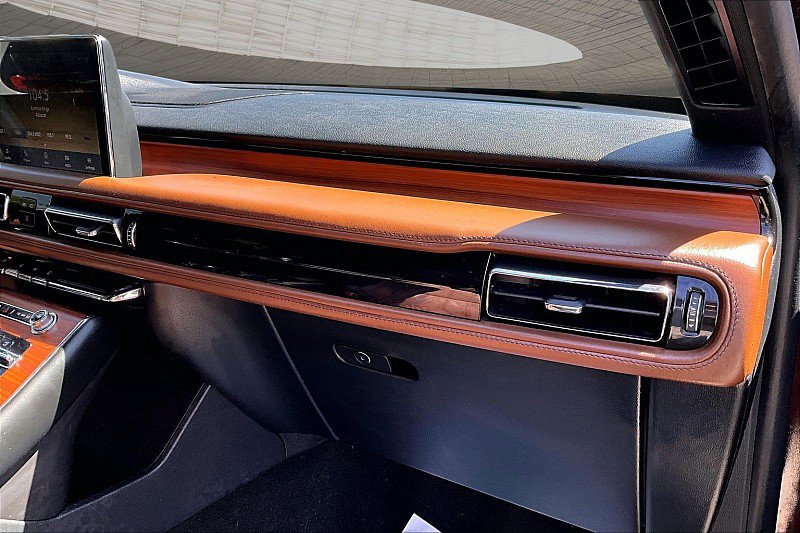 Used 2020 Lincoln Aviator Reserve w/ Equipment Group 201A image 16