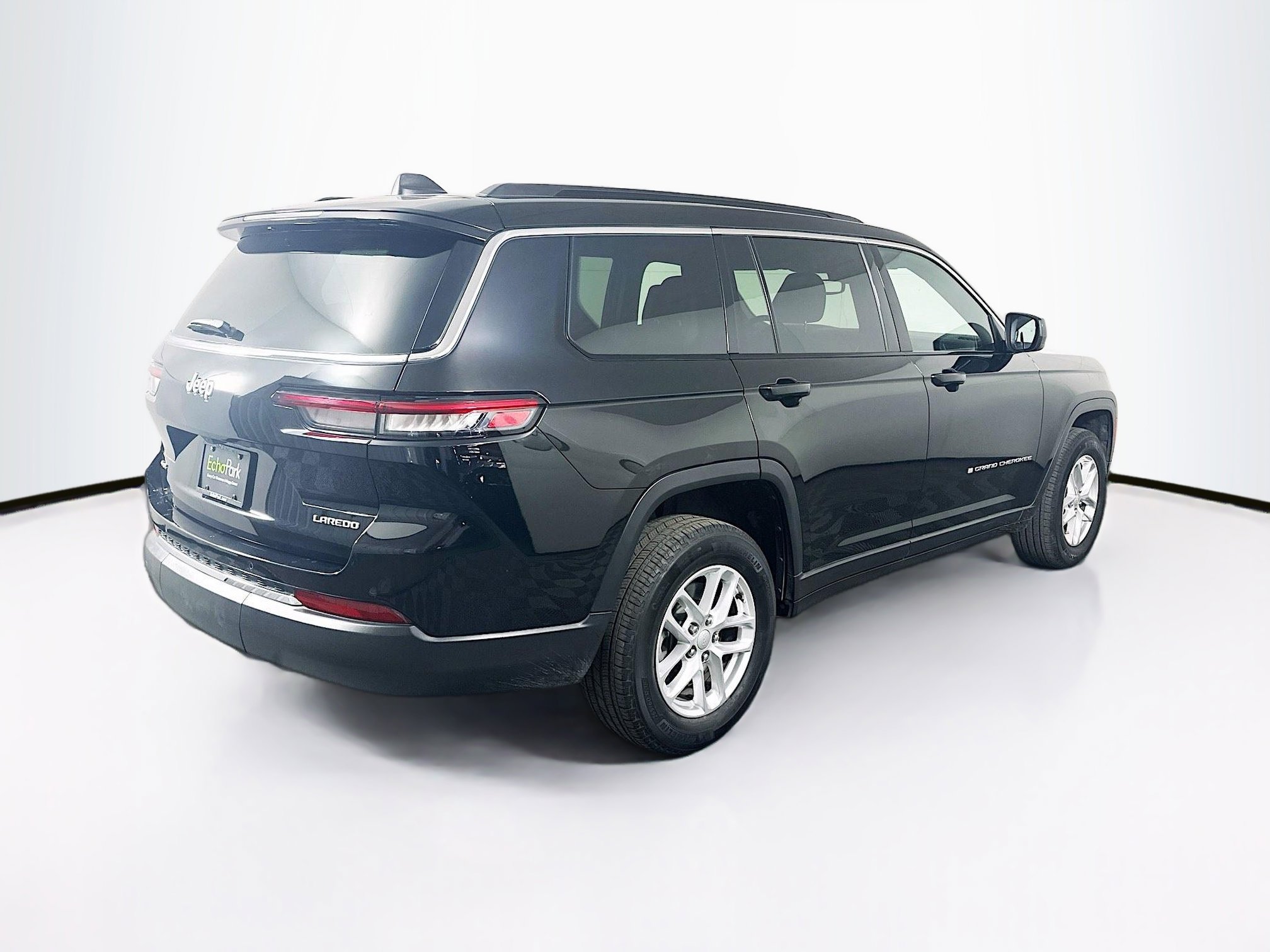 Used 2025 Jeep Grand Cherokee L Laredo image 9