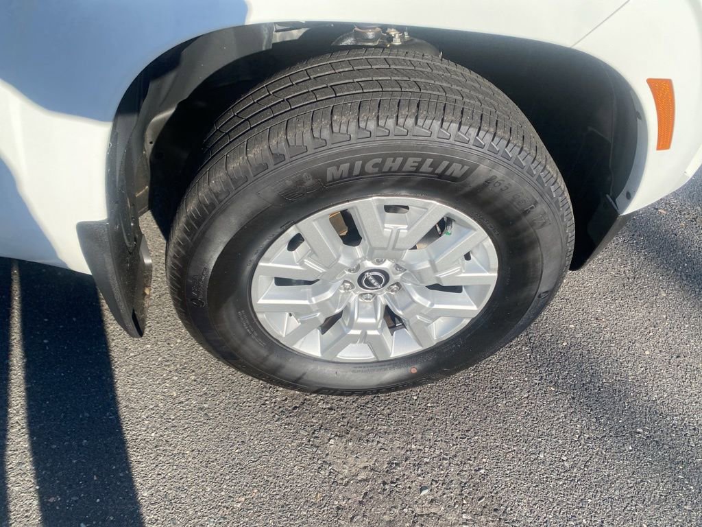 Used 2023 Nissan Frontier SV w/ Technology Package image 11