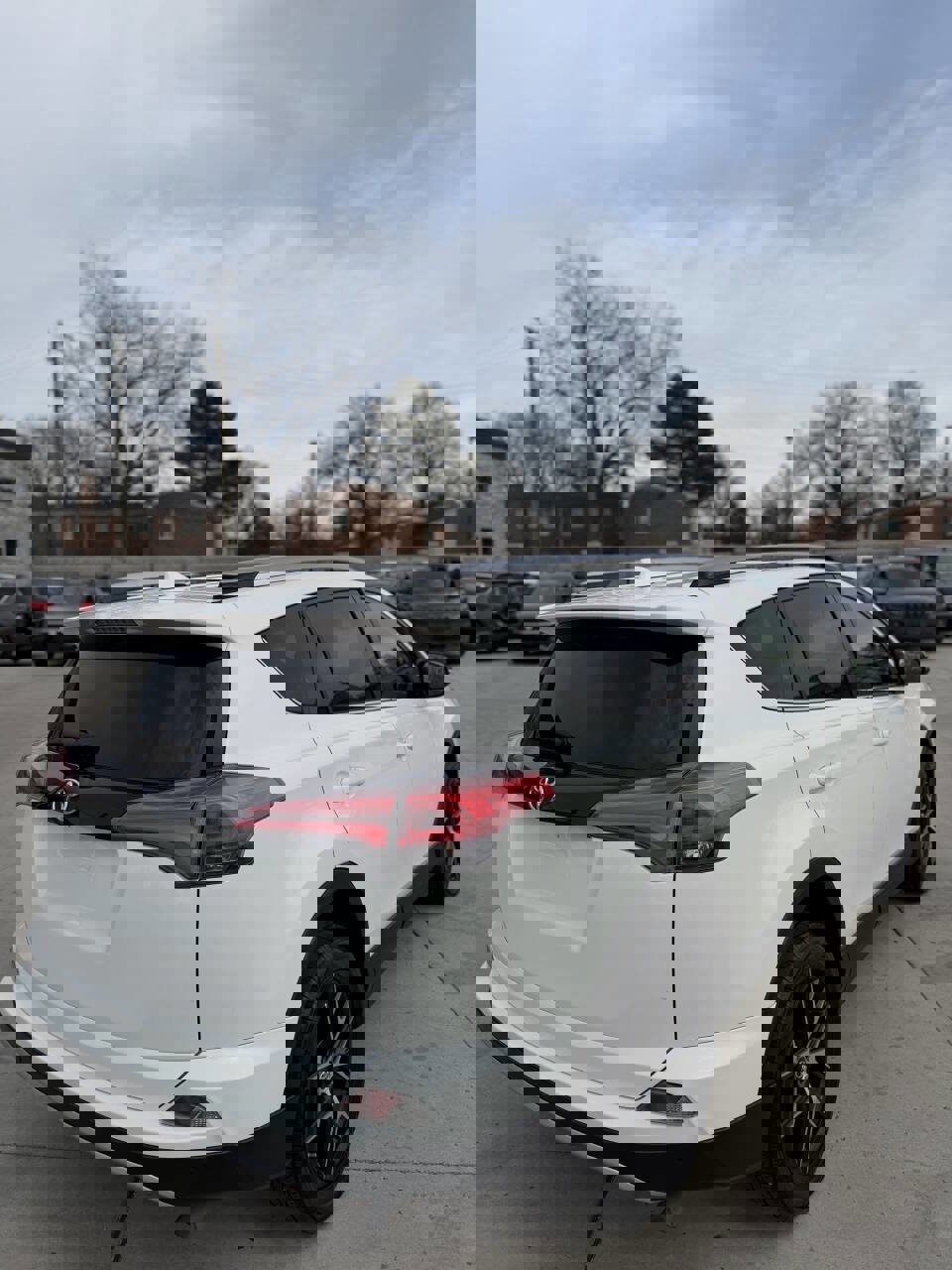 Used 2017 Toyota RAV4 SE w/ Advanced Technology Package image 16