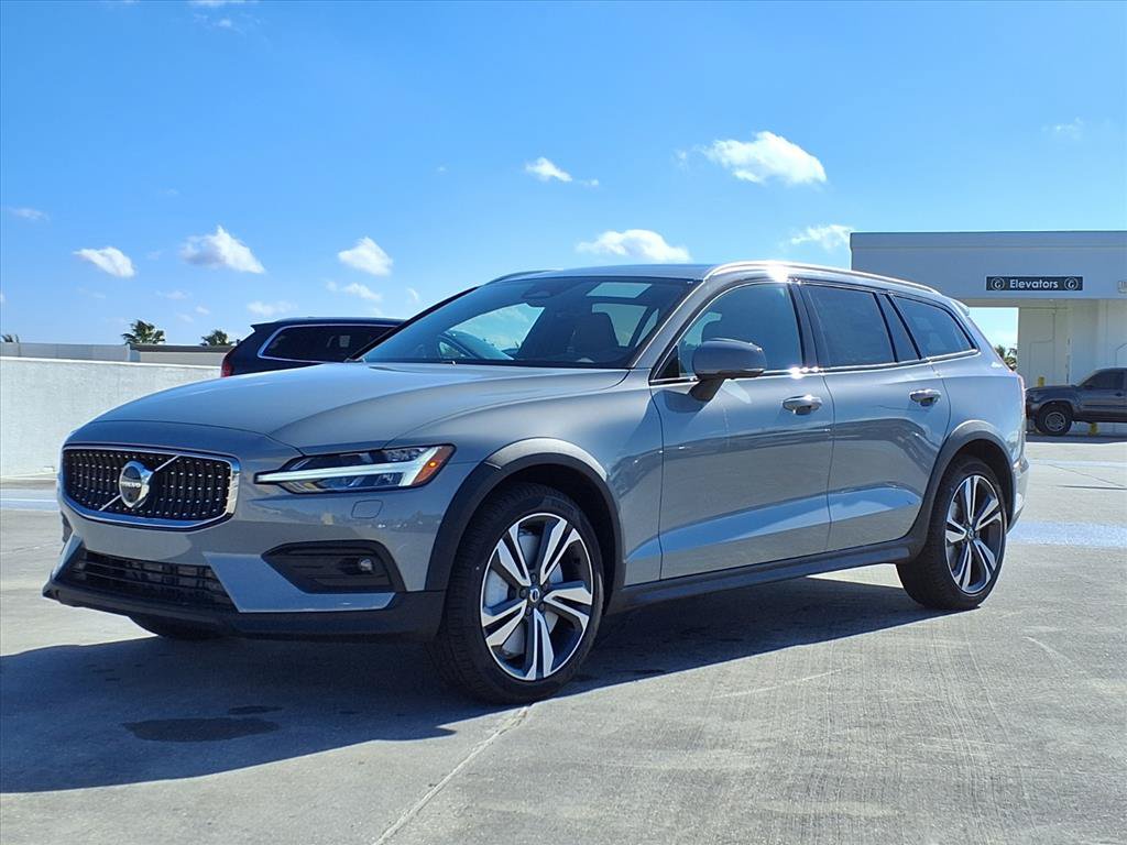 New 2026 Volvo V60 B5 Cross Country Plus w/ Protection Package Premier AWD/4WD image 3