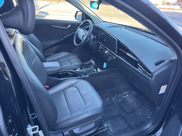 Used 2024 Kia Niro SX image 12