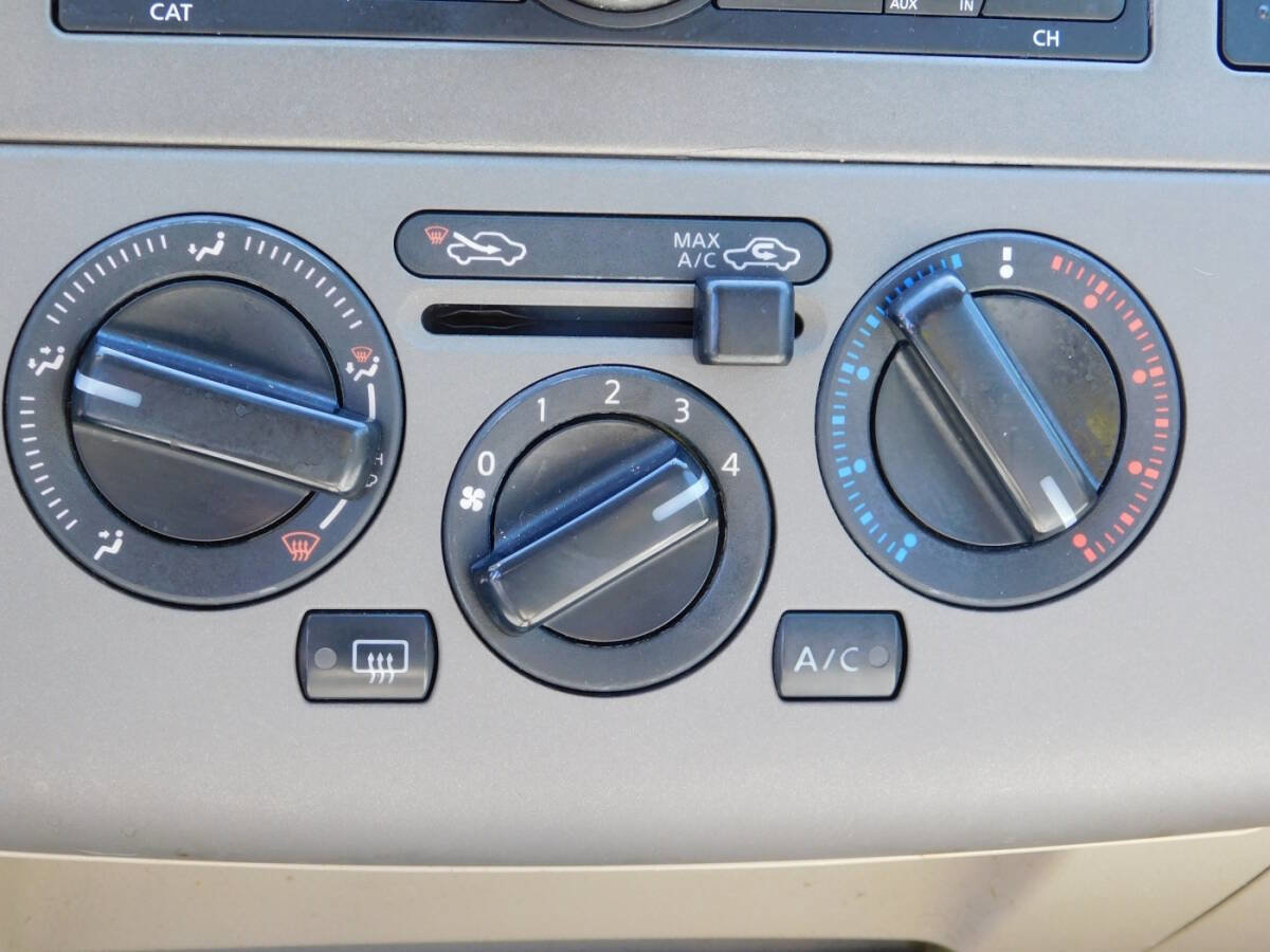 Used 2008 Nissan Versa Hatchback w/ Convenience Pkg FWD image 11