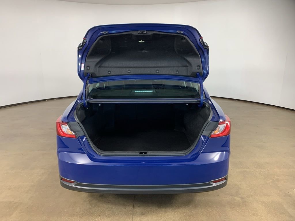 Used 2025 Toyota Camry LE image 12