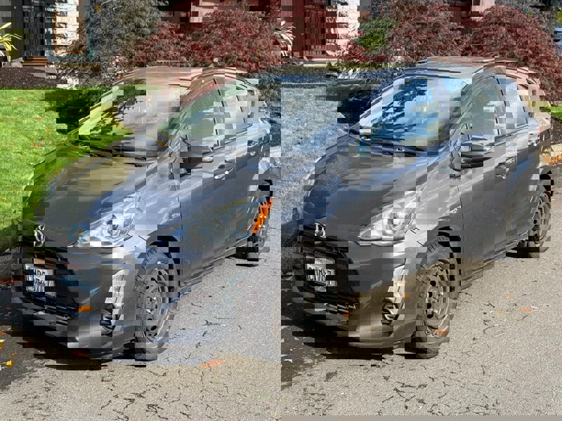 Used 2015 Toyota Prius C Three image 1