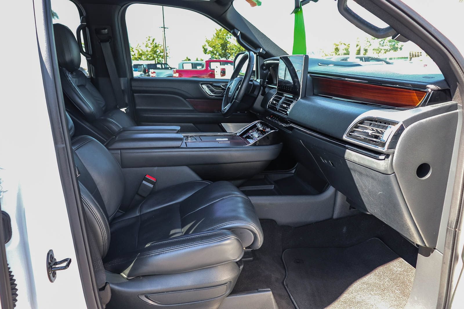 Used 2023 Lincoln Navigator Reserve AWD/4WD image 16