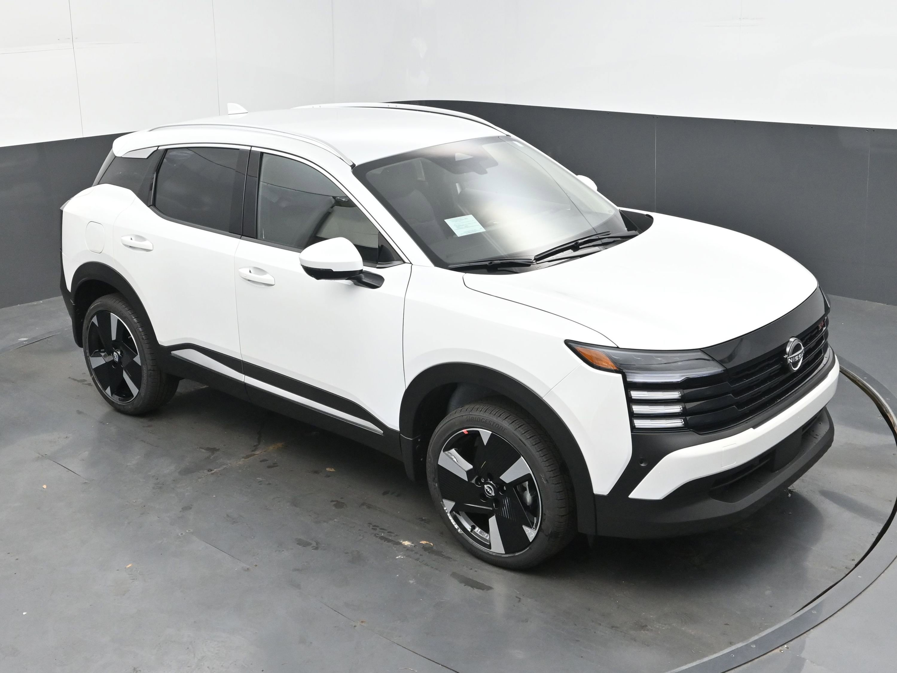 New 2025 Nissan Kicks SR image 30