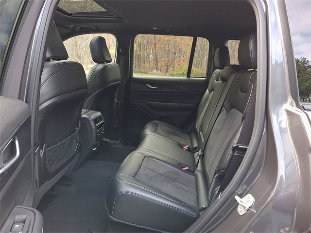 Used 2024 Jeep Grand Cherokee Altitude image 13