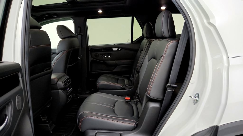 Used 2025 Honda Pilot TrailSport image 21