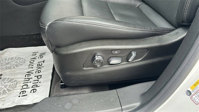Used 2024 Cadillac XT4 Premium Luxury image 30