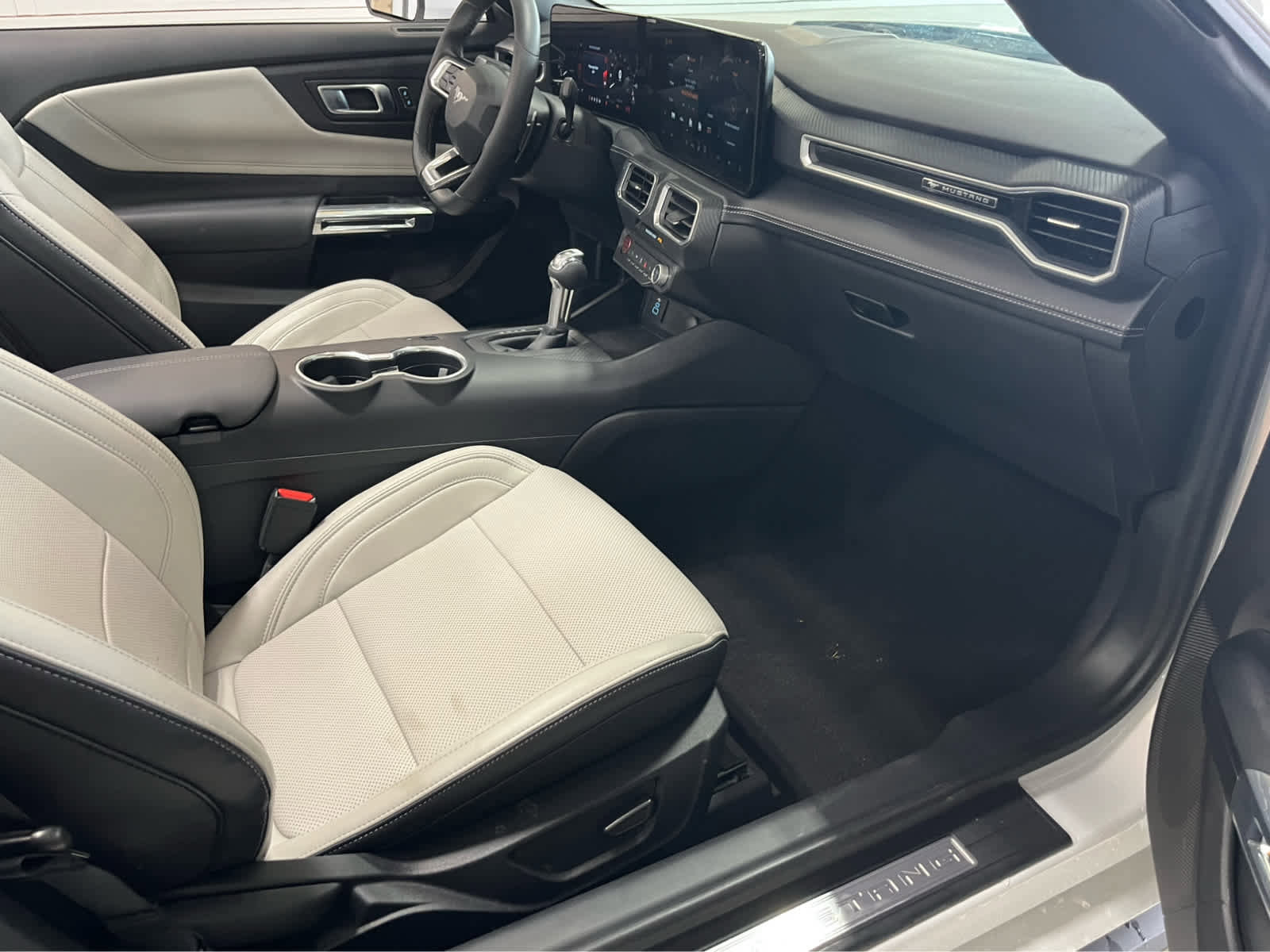 Used 2025 Ford Mustang GT Premium image 33