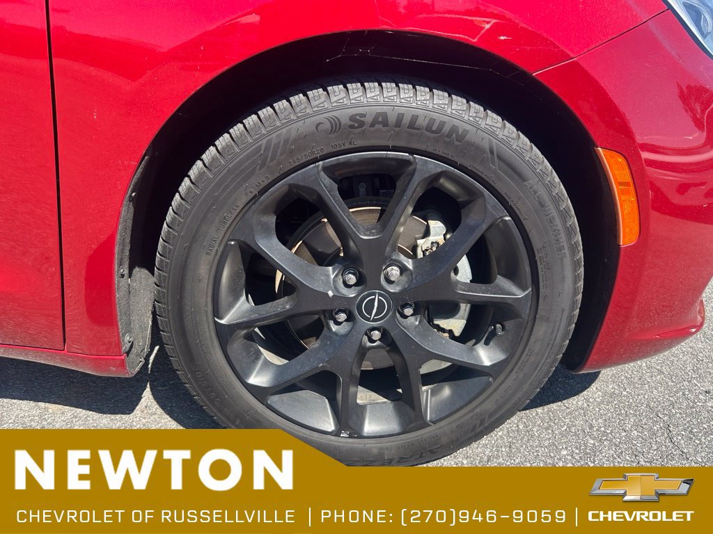 Used 2025 Chrysler Pacifica Limited FWD image 18