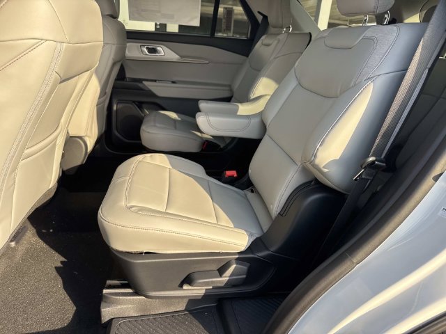 New 2026 Ford Explorer Active w/ Active Comfort Package RWD image 16