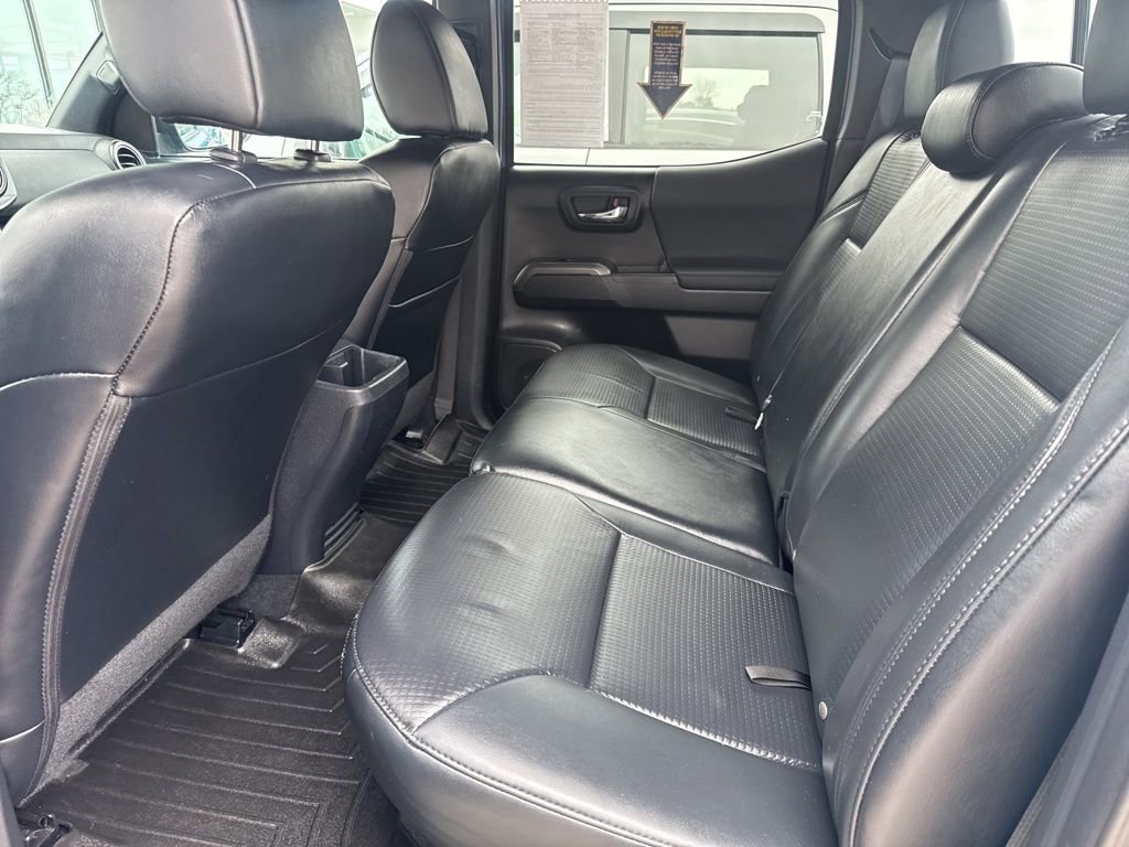 Used 2019 Toyota Tacoma TRD Sport image 4