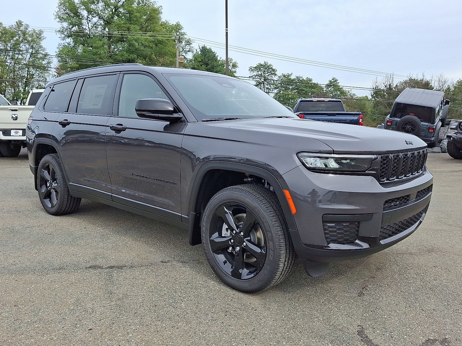 New 2025 Jeep Grand Cherokee L Altitude AWD/4WD image 1