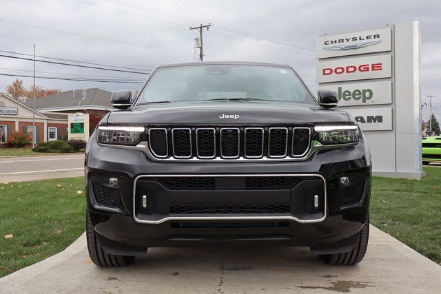 New 2025 Jeep Grand Cherokee Overland w/ Adv Protech Group III image 5