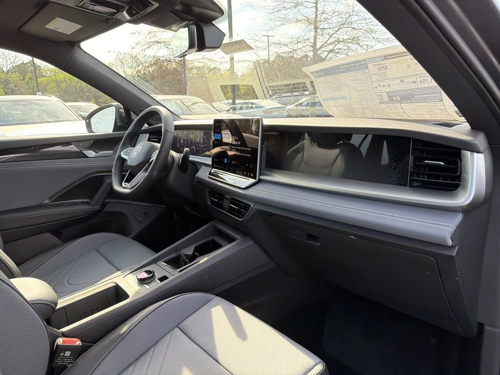 New 2026 Volkswagen Tiguan SE R-Line image 19