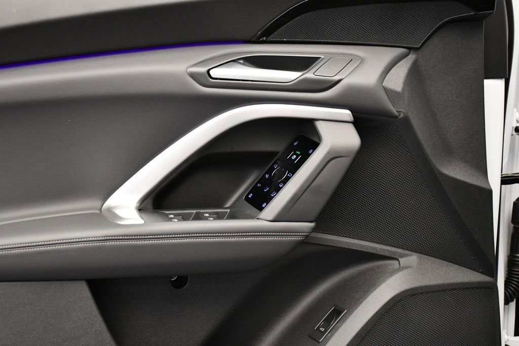 Used 2025 Audi Q5 Premium w/ Convenience Package image 32