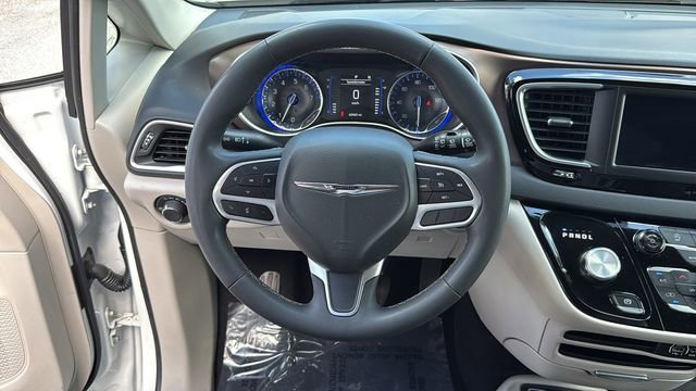 Used 2024 Chrysler Voyager LX image 20