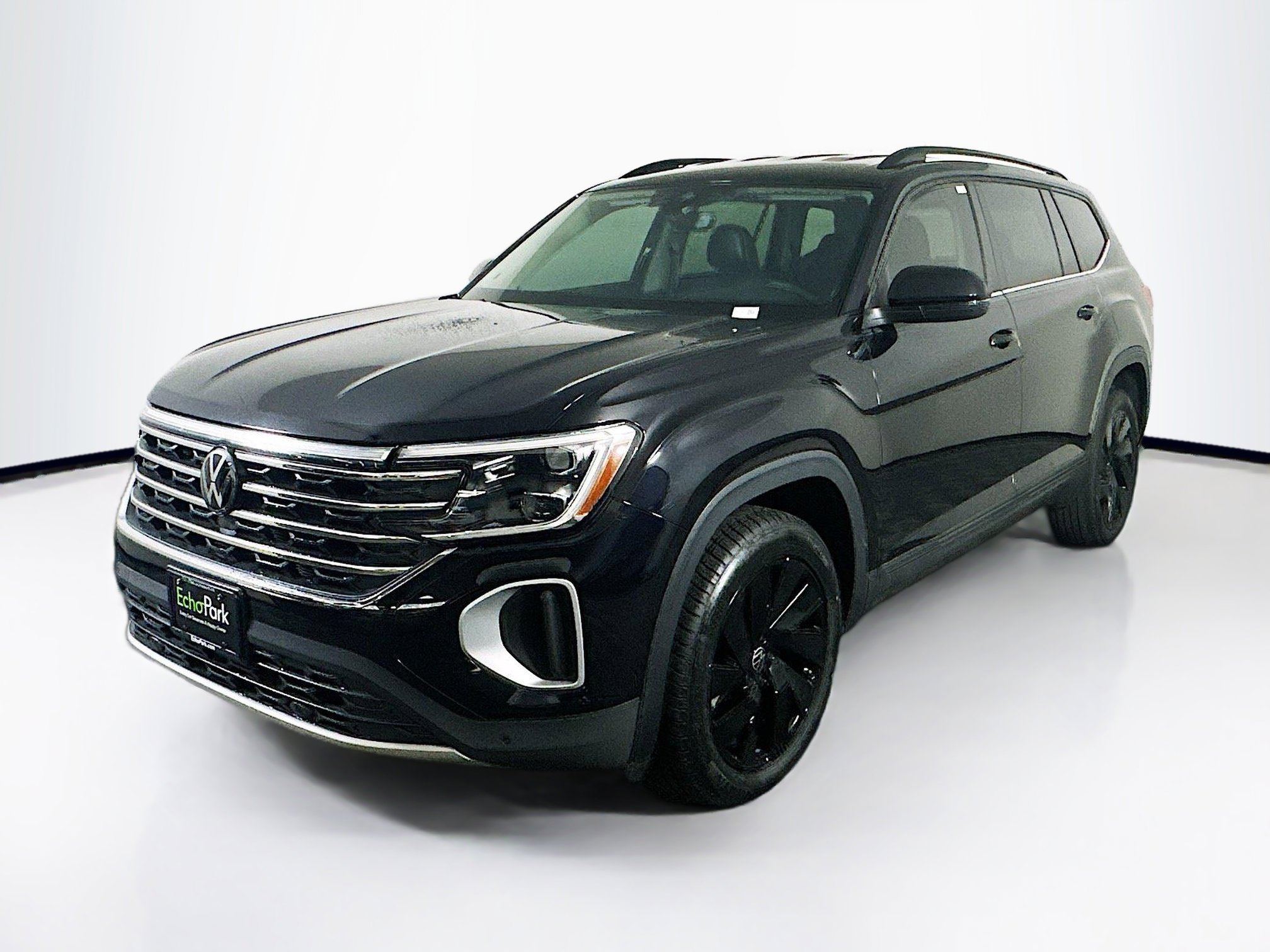 Used 2024 Volkswagen Atlas SE w/ Black Wheel Package AWD/4WD image 3