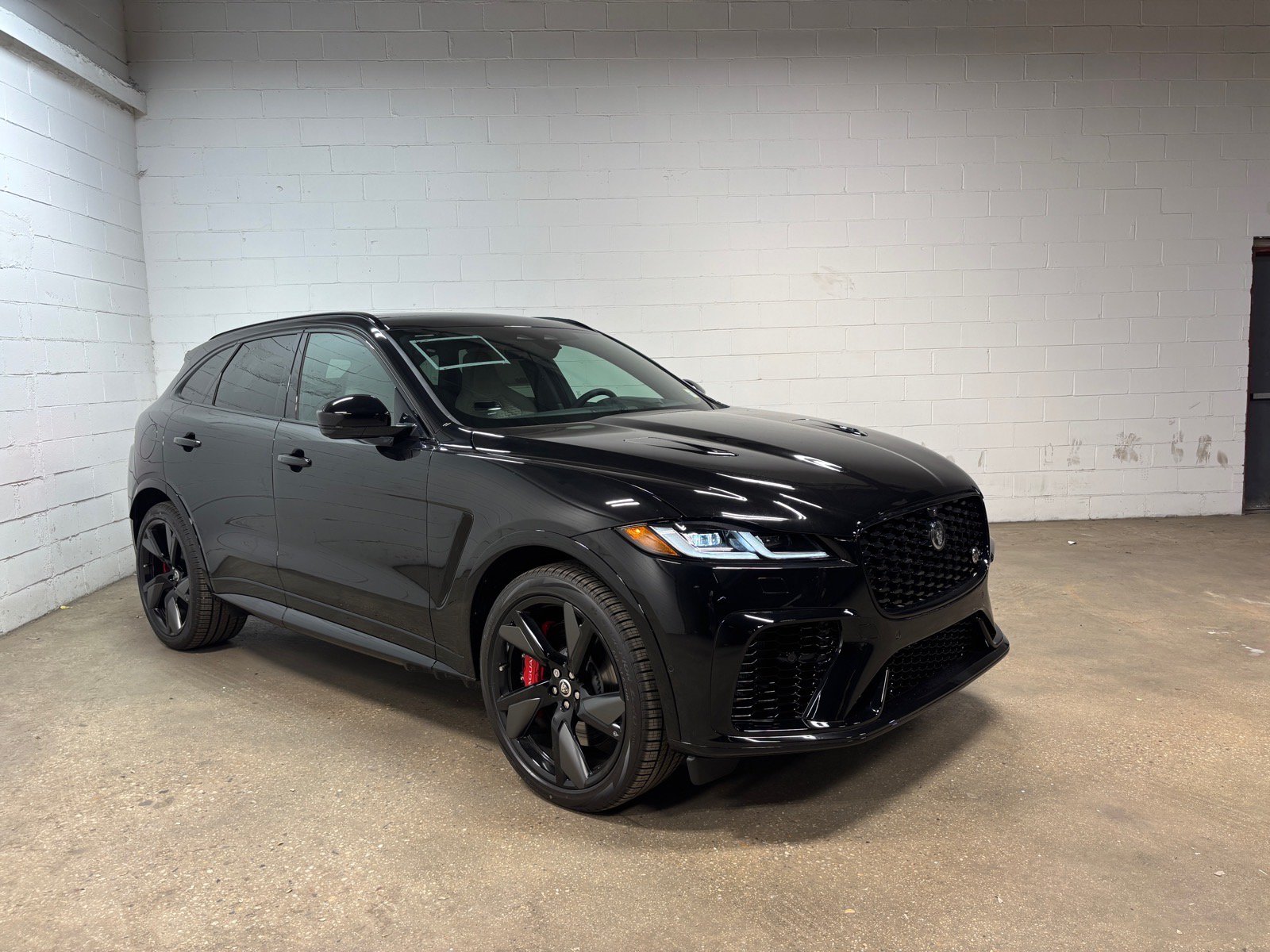 New 2026 Jaguar F-PACE SVR 575 Edition AWD/4WD image 4