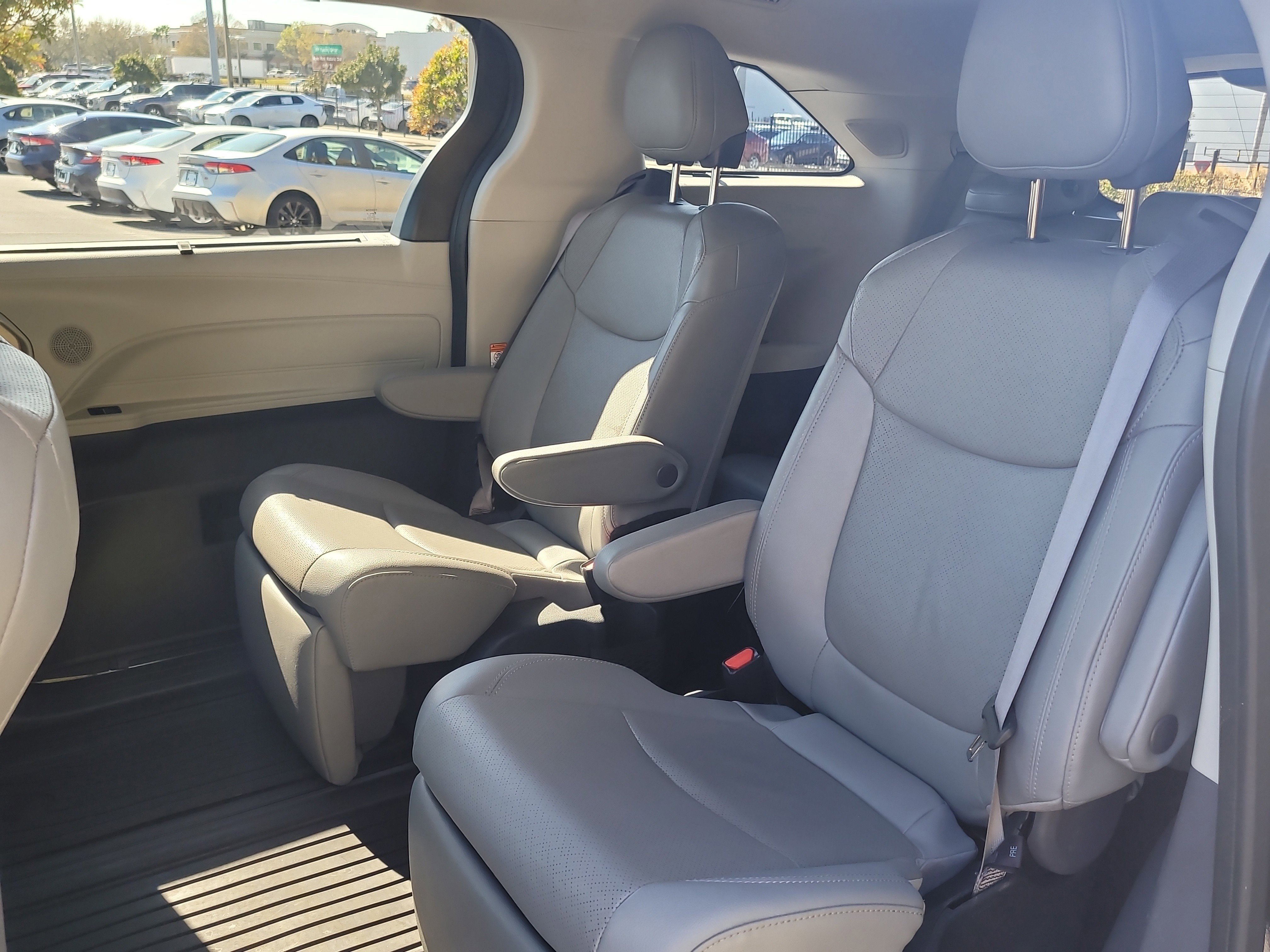 Certified 2023 Toyota Sienna Limited image 14