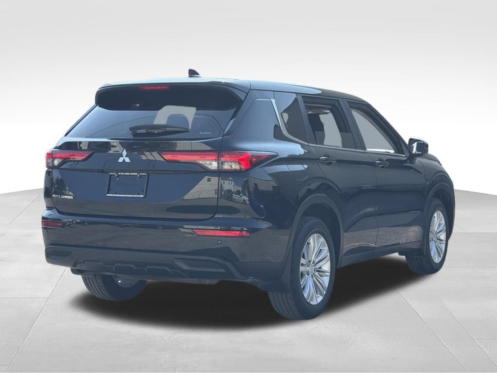 Used 2024 Mitsubishi Outlander ES AWD/4WD image 7
