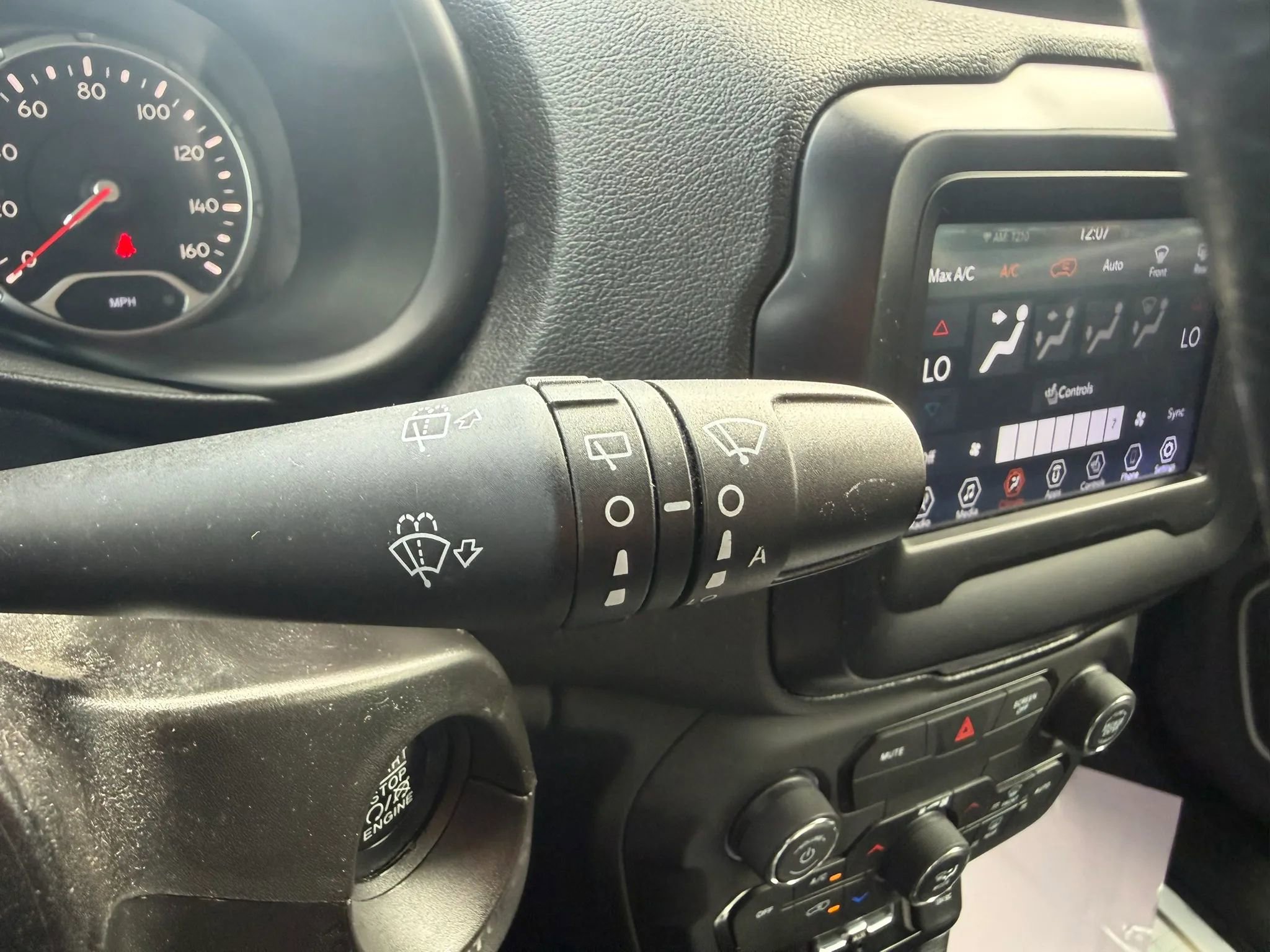 Used 2018 Jeep Renegade Limited FWD image 15