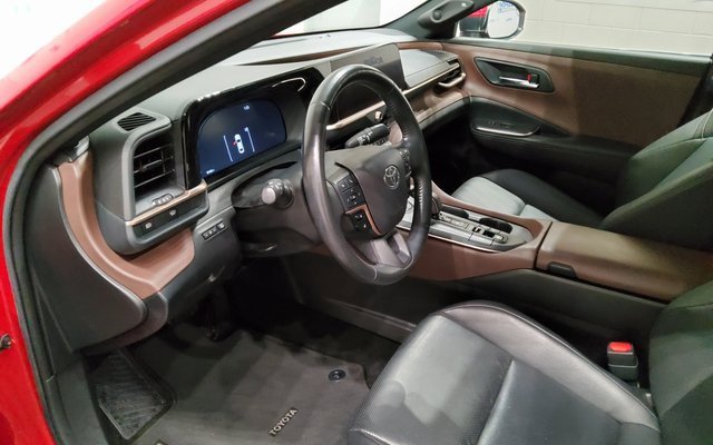 Used 2023 Toyota Crown Limited image 14