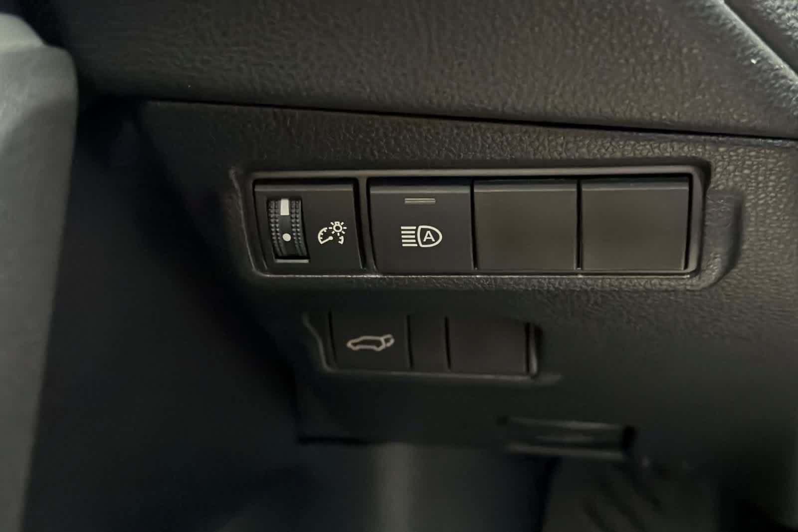 Used 2024 Toyota Corolla Cross XLE w/ Convenience Package FWD image 30